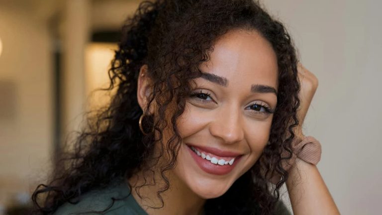 What Men Really Notice When They See Girlfriend Potential